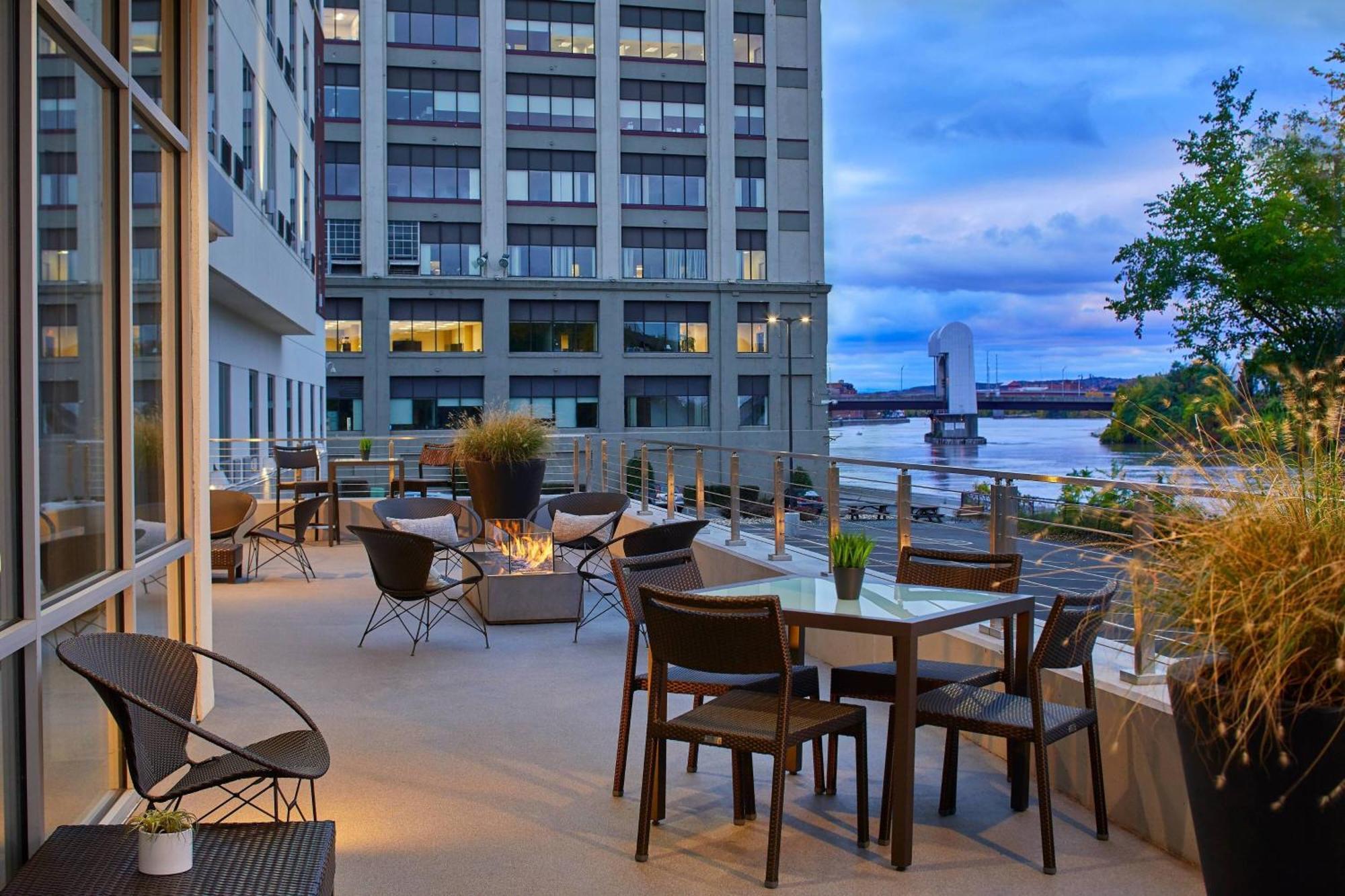Hotel Courtyard By Marriott Albany Troy/Waterfront Zewnętrze zdjęcie